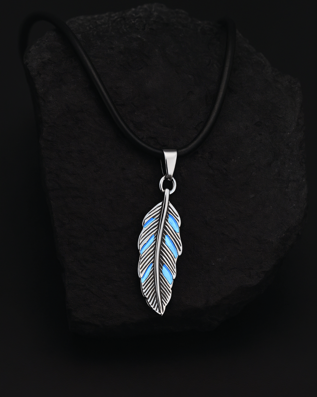 Collar Pluma Luminosa - El Rincón