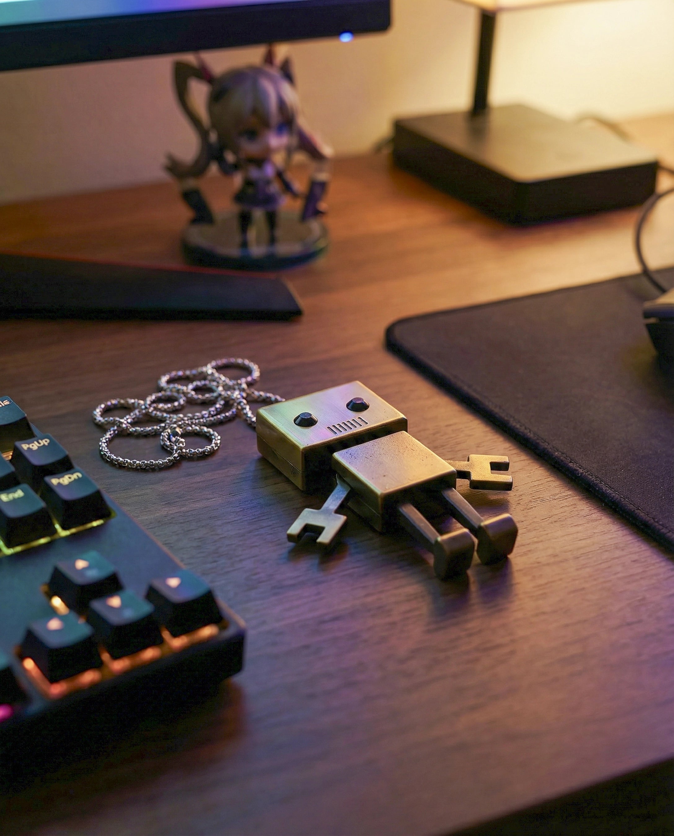 Collar Tinbot – Pequeño, metálico, inolvidable