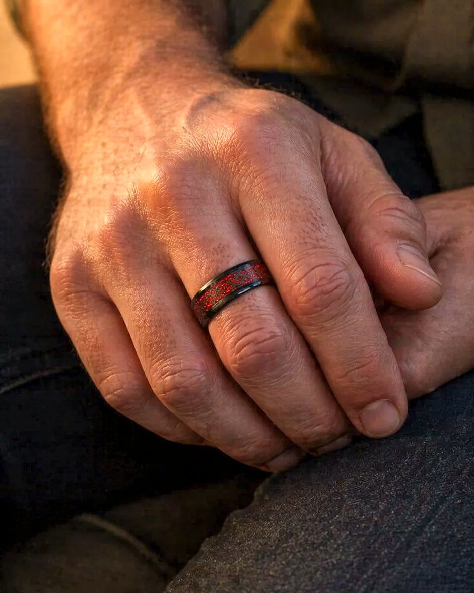 Anillo Dragón Celta – Carbón y Escarlata