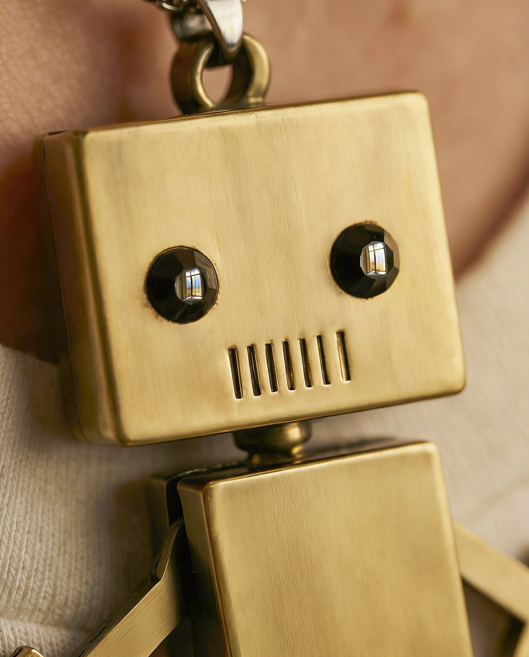 Collar Tinbot – Pequeño, metálico, inolvidable