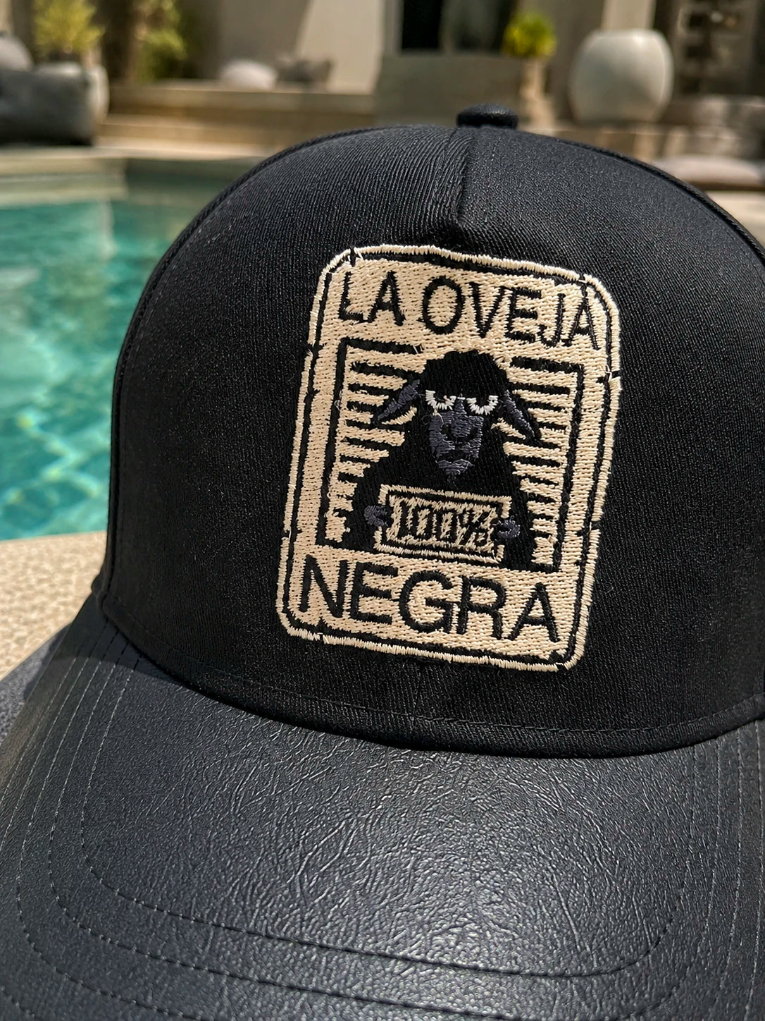 Gorra La Oveja Negra – Pa' Hacer un Desorden