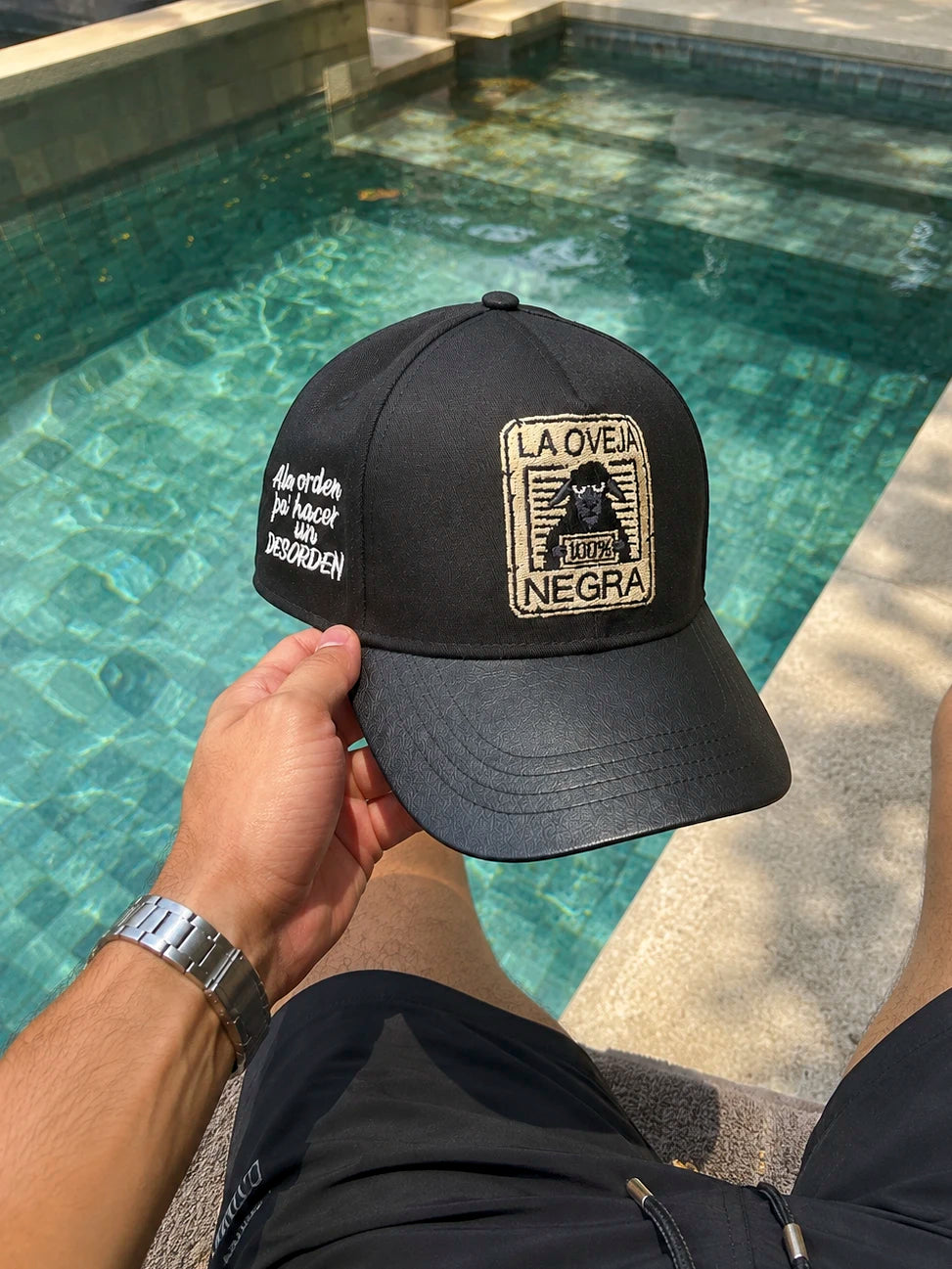 Gorra La Oveja Negra – Pa' Hacer un Desorden