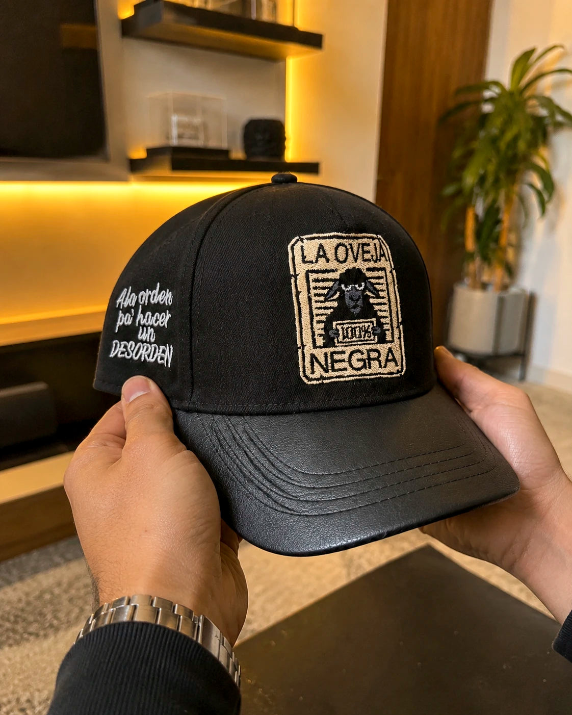Gorra La Oveja Negra – Pa' Hacer un Desorden