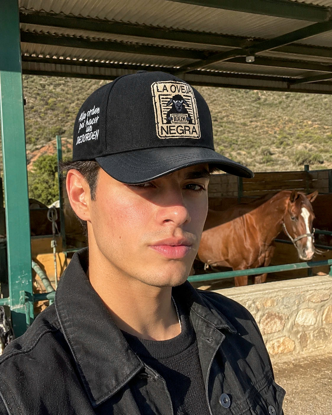 Gorra La Oveja Negra – Pa' Hacer un Desorden
