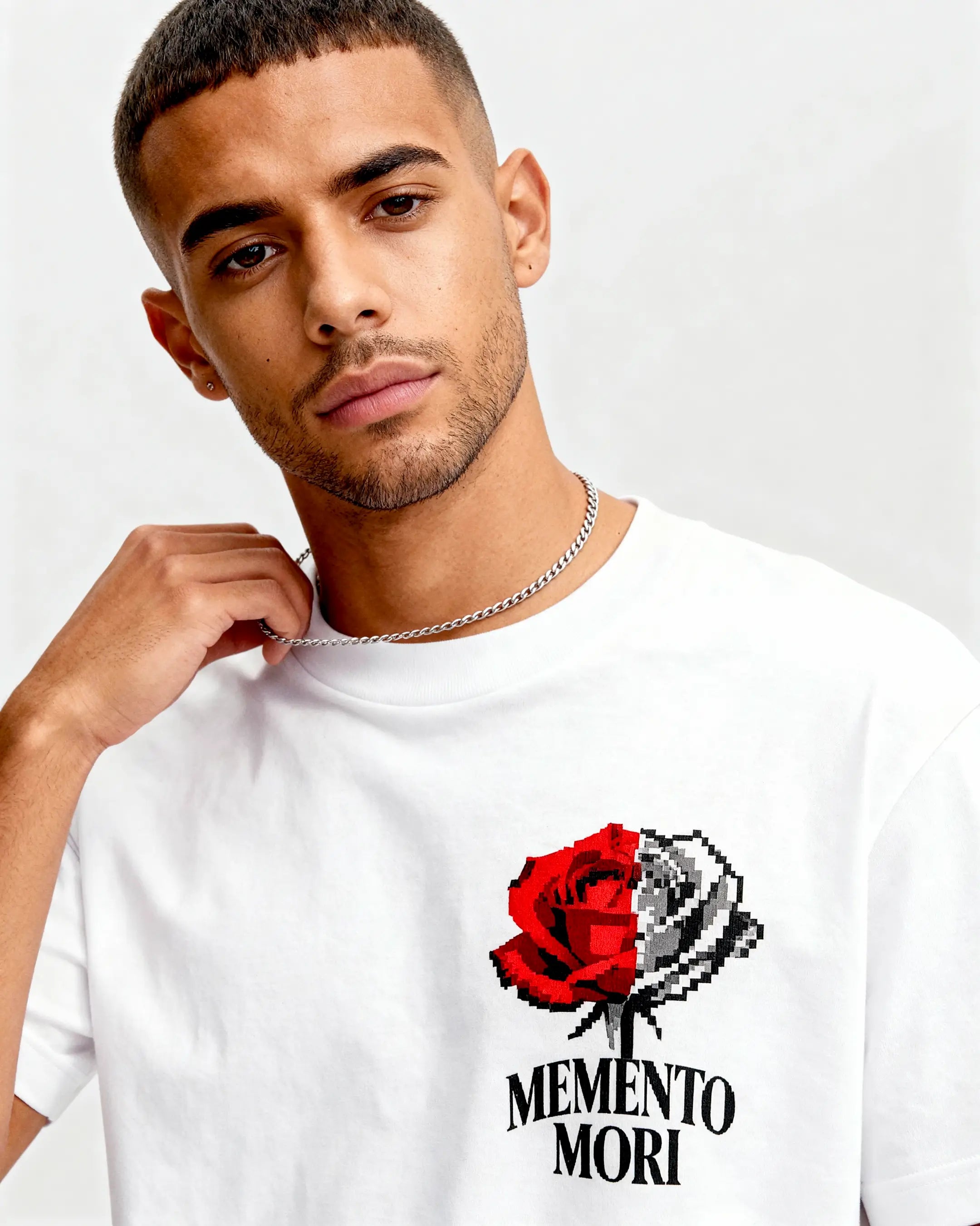 Playera Memento Mori – Calavera Glitch