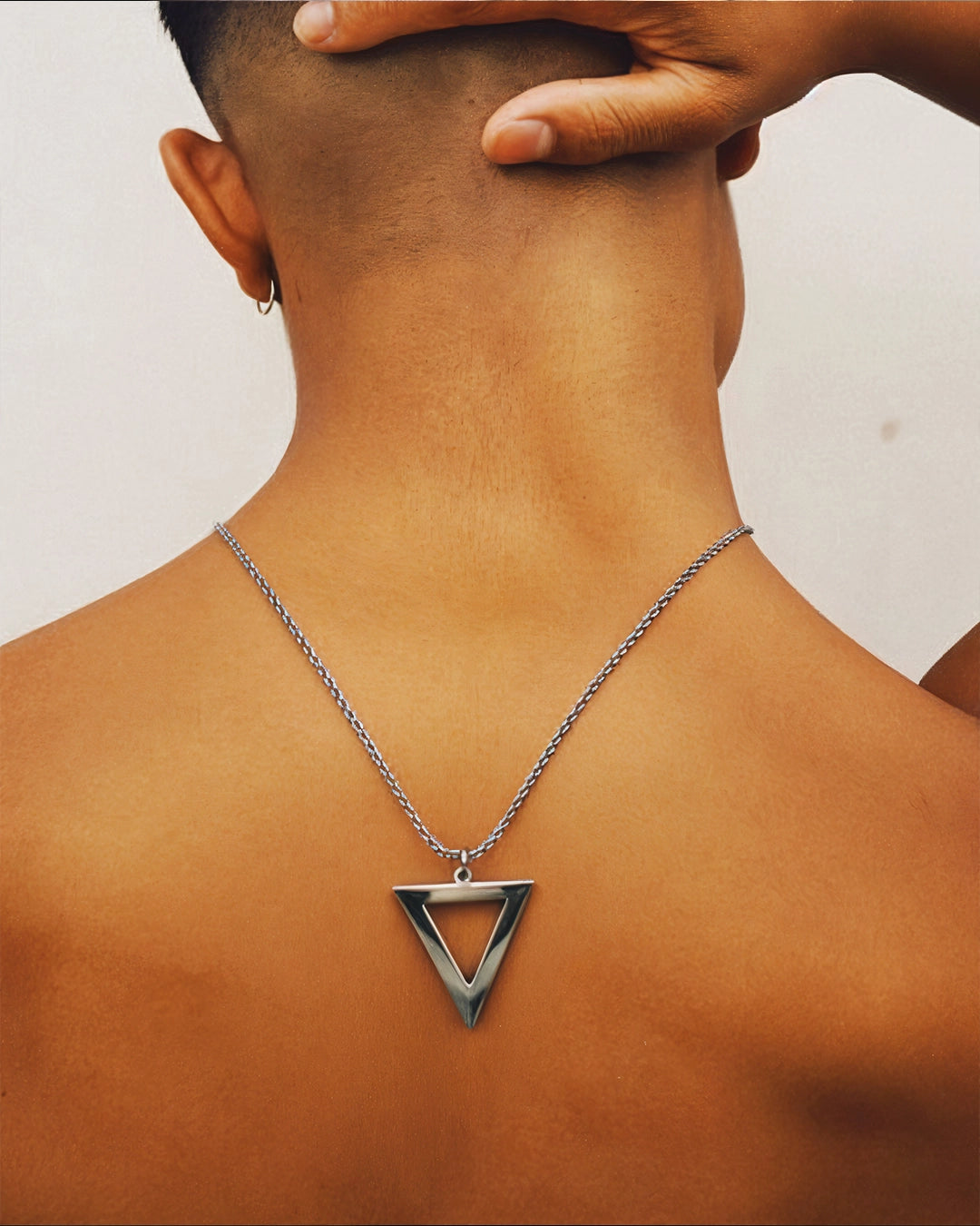 Collar Delta Δ