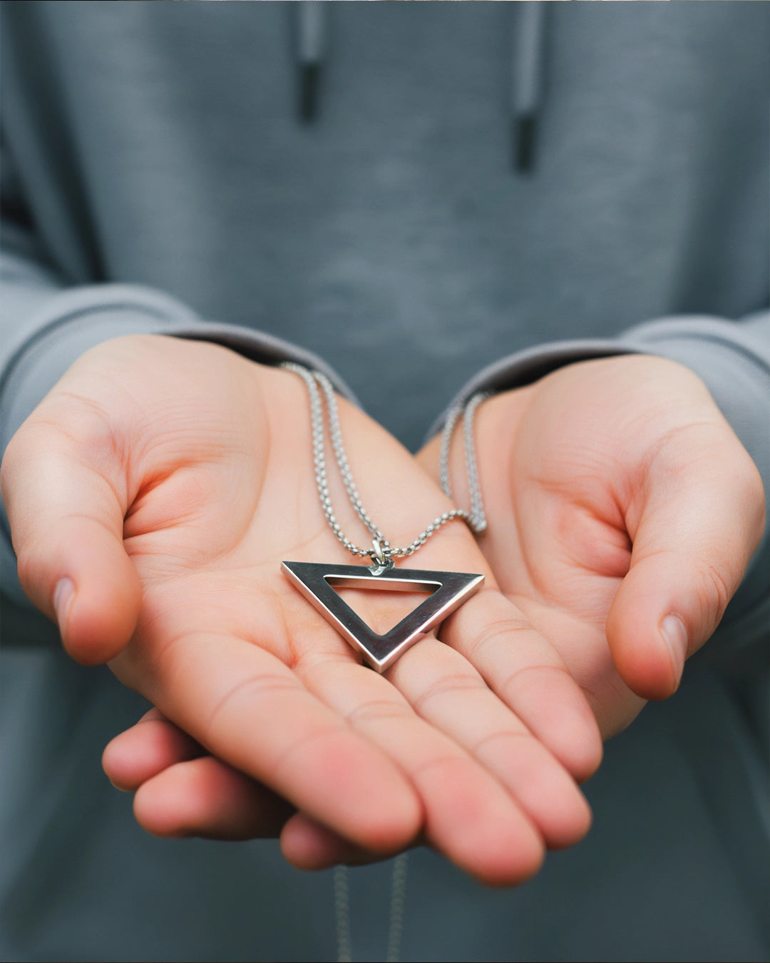 Collar Delta Δ