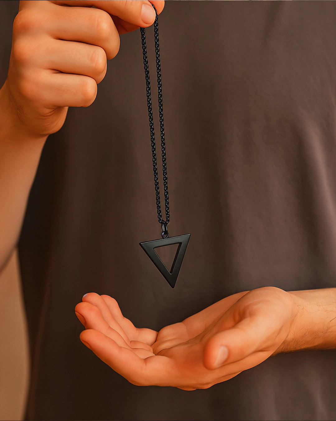 Collar Delta Δ
