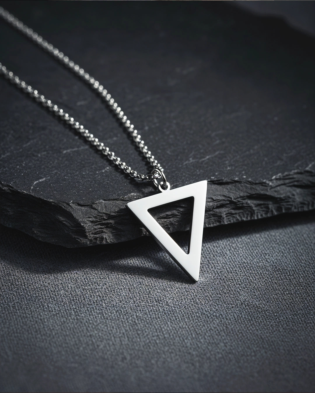 Collar Delta Δ