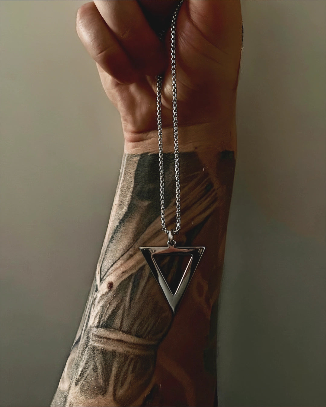 Collar Delta Δ