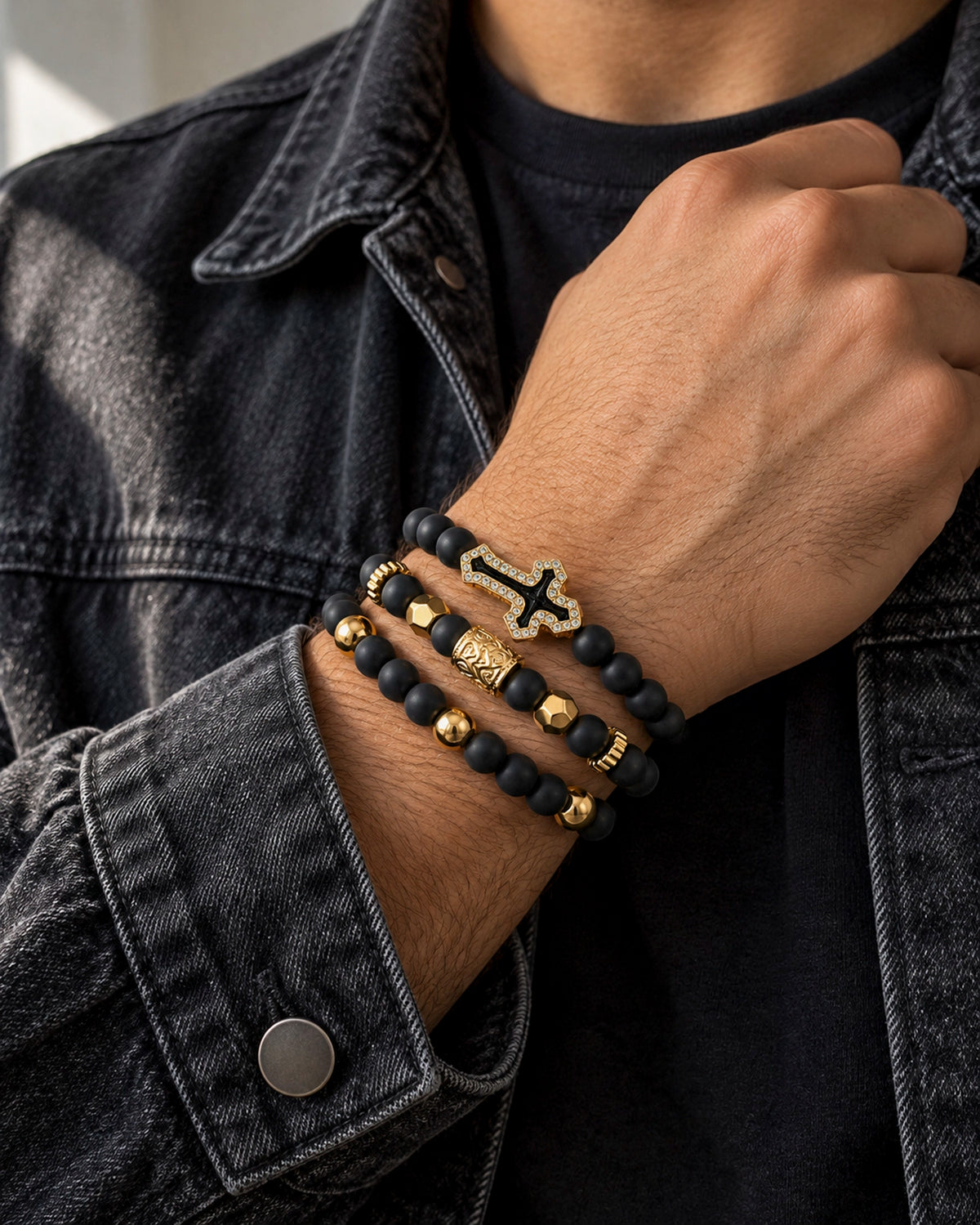 Set 3 Pulseras Cruz – Negro y Dorado