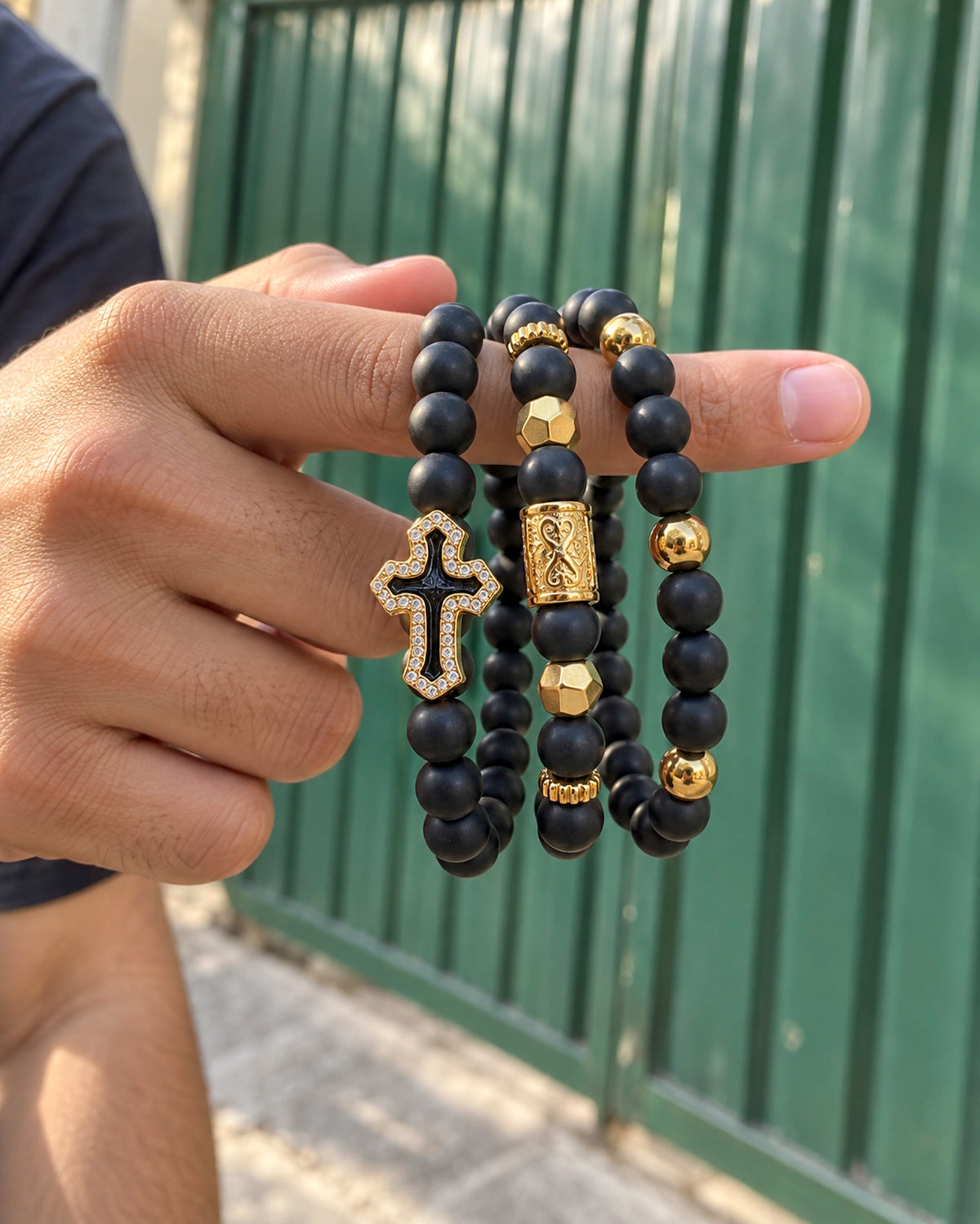 Set 3 Pulseras Cruz – Negro y Dorado
