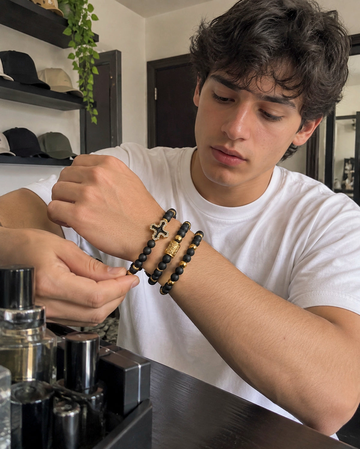 Set 3 Pulseras Cruz – Negro y Dorado