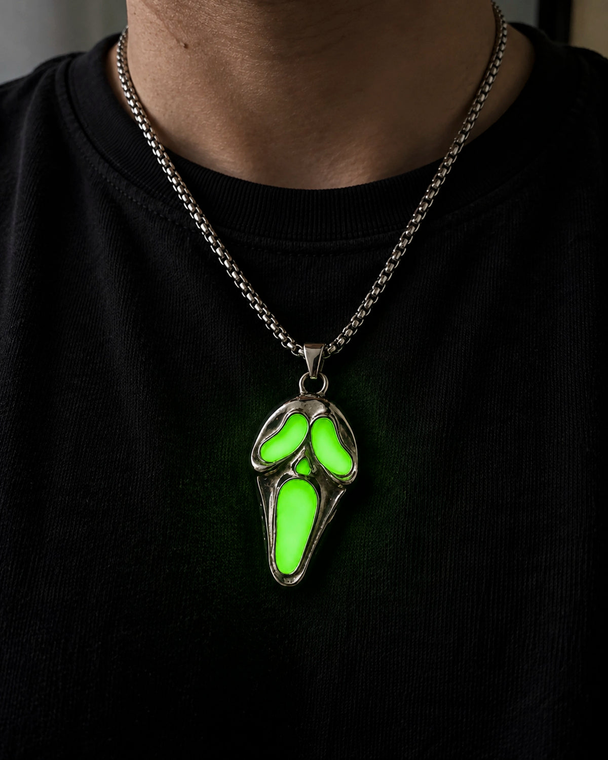 Collar Ghostface – Brilla en la Oscuridad